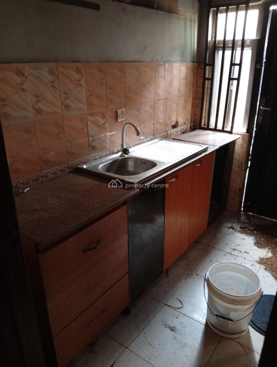 Clean & Decent 2 Bedrooms Apartment, Olowora, Magodo, Lagos, Flat / Apartment for Rent