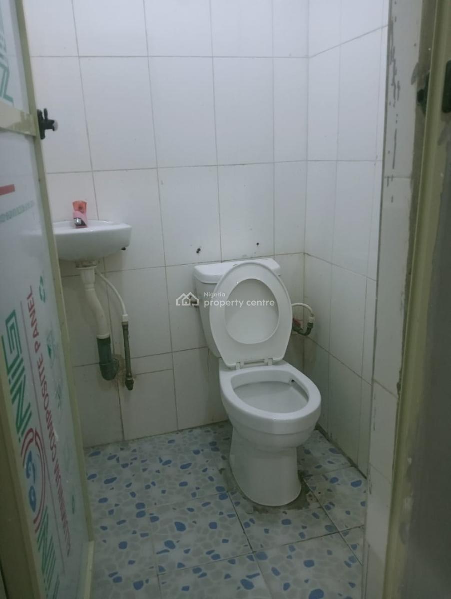 Clean & Decent 2 Bedrooms Apartment, Gra Phase 1, Magodo, Lagos, Flat / Apartment for Rent