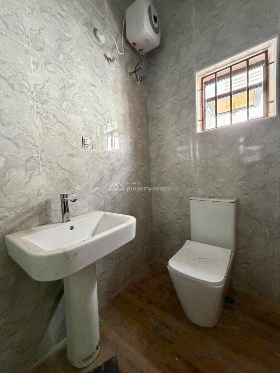4 Bedrooms Semi Detached - Duplex House + Bq, Gra Phase 1, Magodo, Lagos, Semi-detached Duplex for Sale