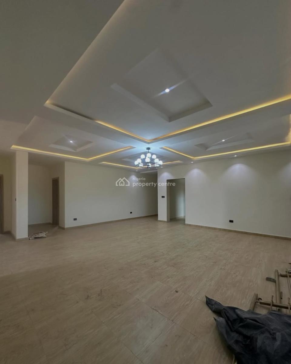 Spacious 5 Bedrooms Penthouse  with Bq, Lekki Phase 1, Lekki, Lagos, Flat / Apartment for Rent