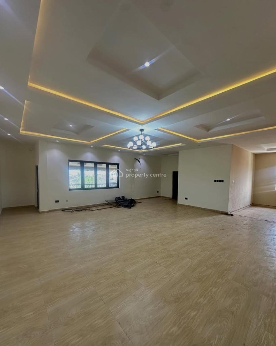 Spacious 5 Bedrooms Penthouse  with Bq, Lekki Phase 1, Lekki, Lagos, Flat / Apartment for Rent