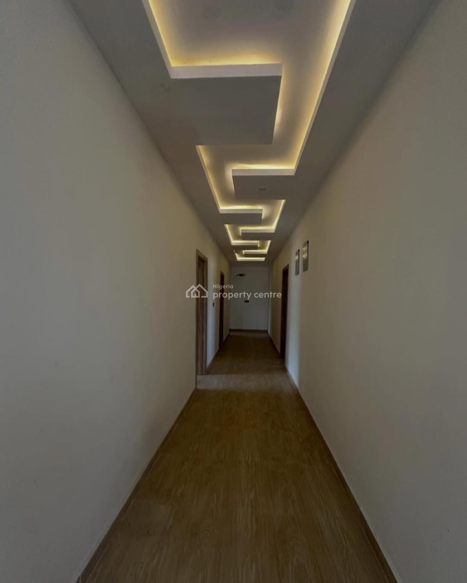 Spacious 5 Bedrooms Penthouse  with Bq, Lekki Phase 1, Lekki, Lagos, Flat / Apartment for Rent