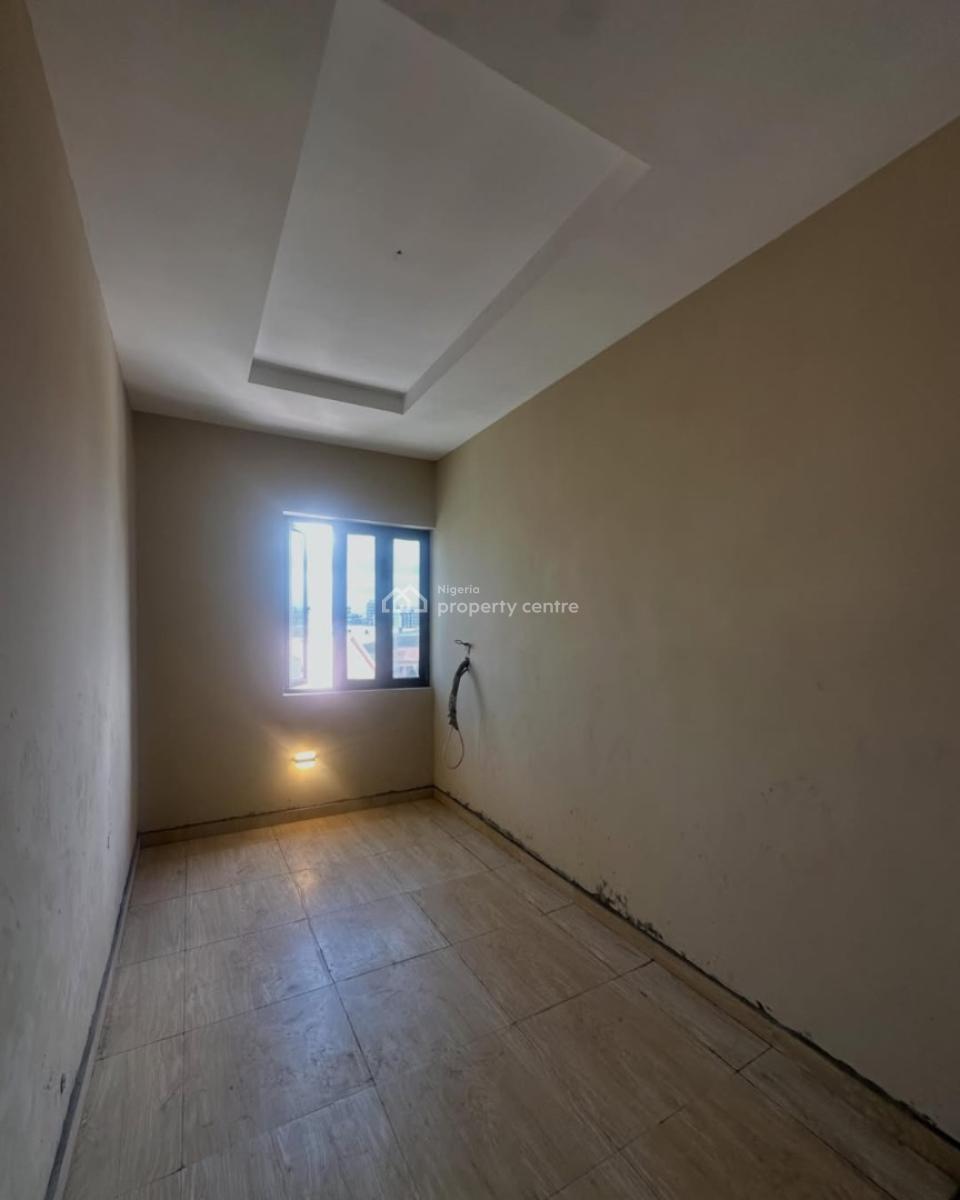 Spacious 5 Bedrooms Penthouse  with Bq, Lekki Phase 1, Lekki, Lagos, Flat / Apartment for Rent