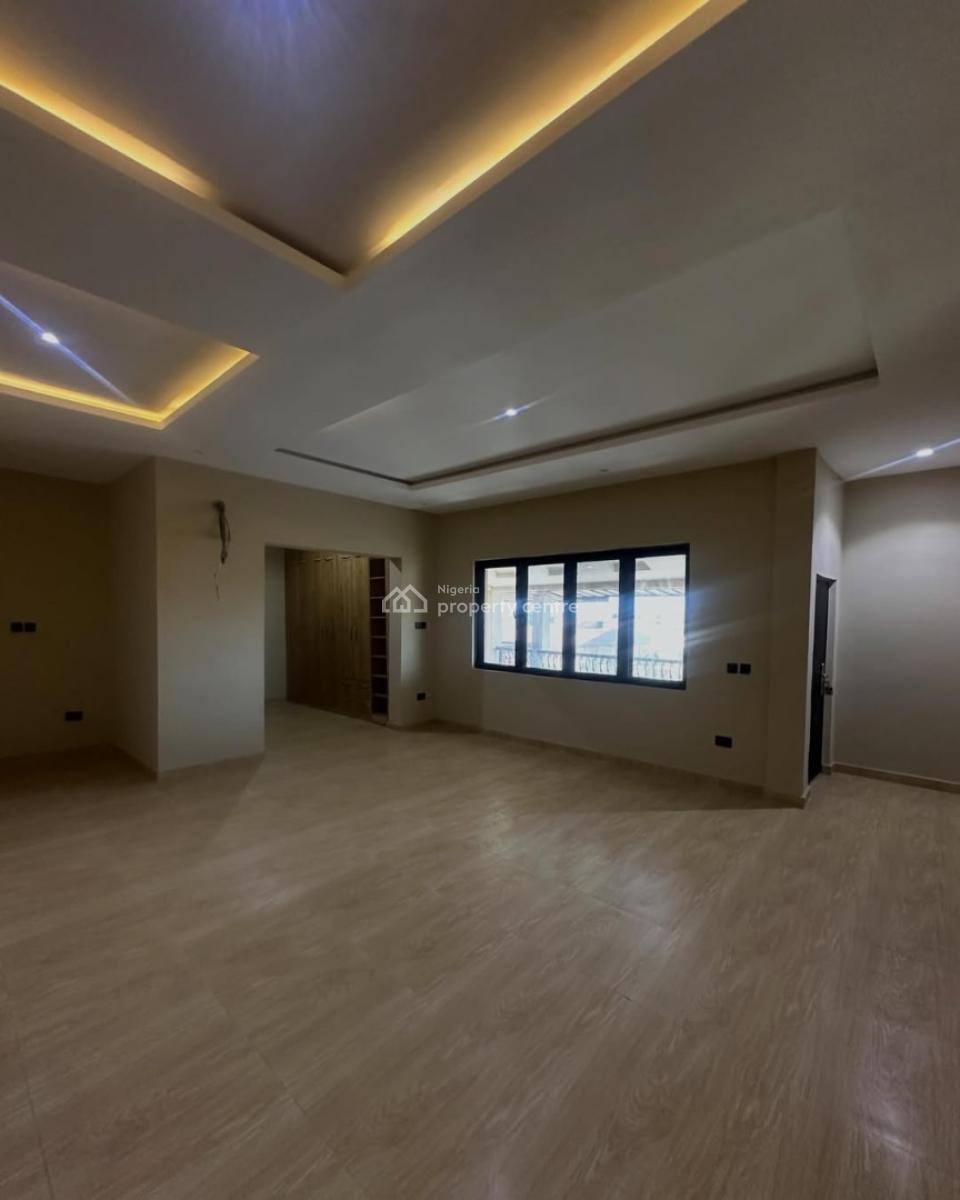 Spacious 5 Bedrooms Penthouse  with Bq, Lekki Phase 1, Lekki, Lagos, Flat / Apartment for Rent