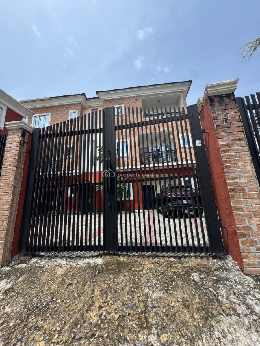 Well Maintained Four (4) Bedroom Terraced Duplex, Osapa, Lekki, Lagos, Terraced Duplex for Rent