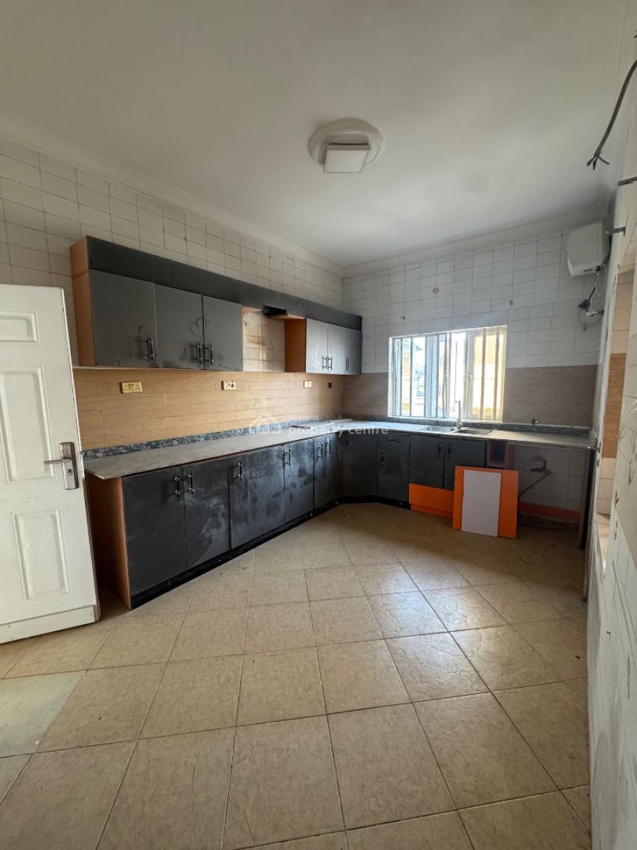 Well Maintained Four (4) Bedroom Terraced Duplex, Osapa, Lekki, Lagos, Terraced Duplex for Rent