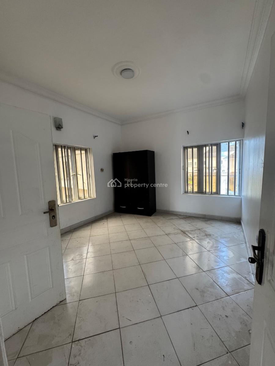 Well Maintained Four (4) Bedroom Terraced Duplex, Osapa, Lekki, Lagos, Terraced Duplex for Rent