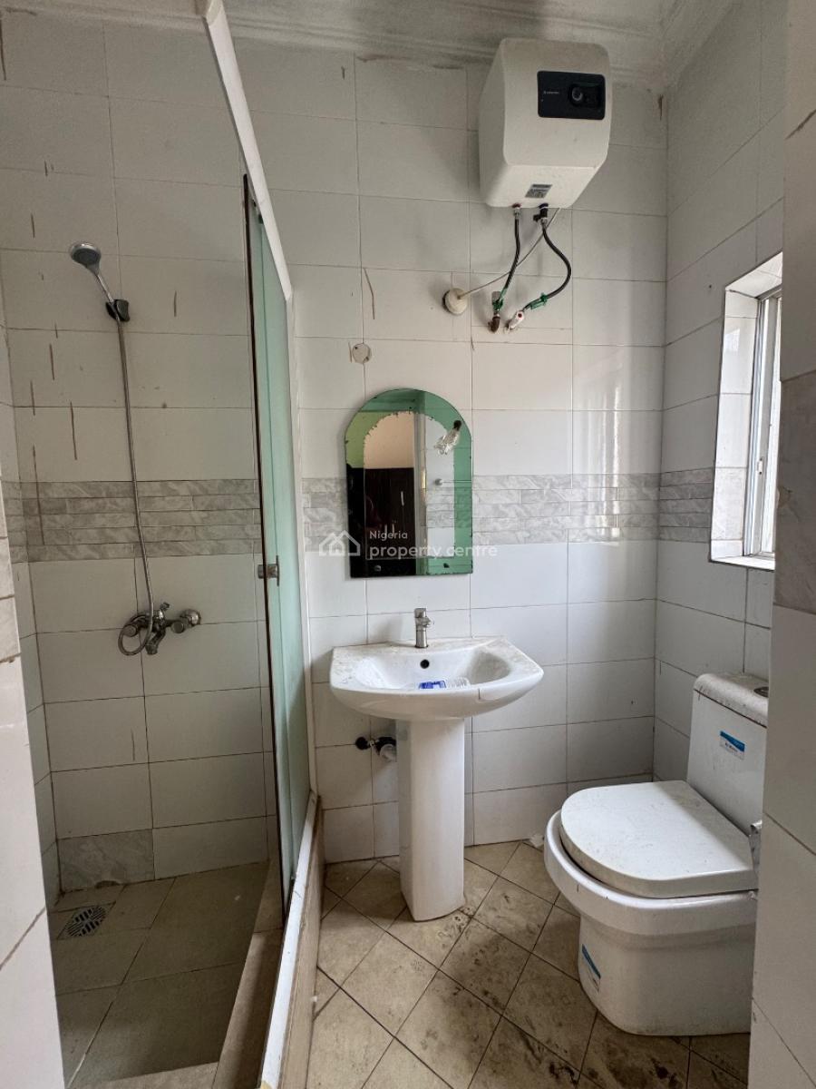 Well Maintained Four (4) Bedroom Terraced Duplex, Osapa, Lekki, Lagos, Terraced Duplex for Rent