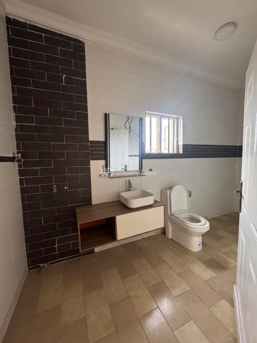 Well Maintained Four (4) Bedroom Terraced Duplex, Osapa, Lekki, Lagos, Terraced Duplex for Rent