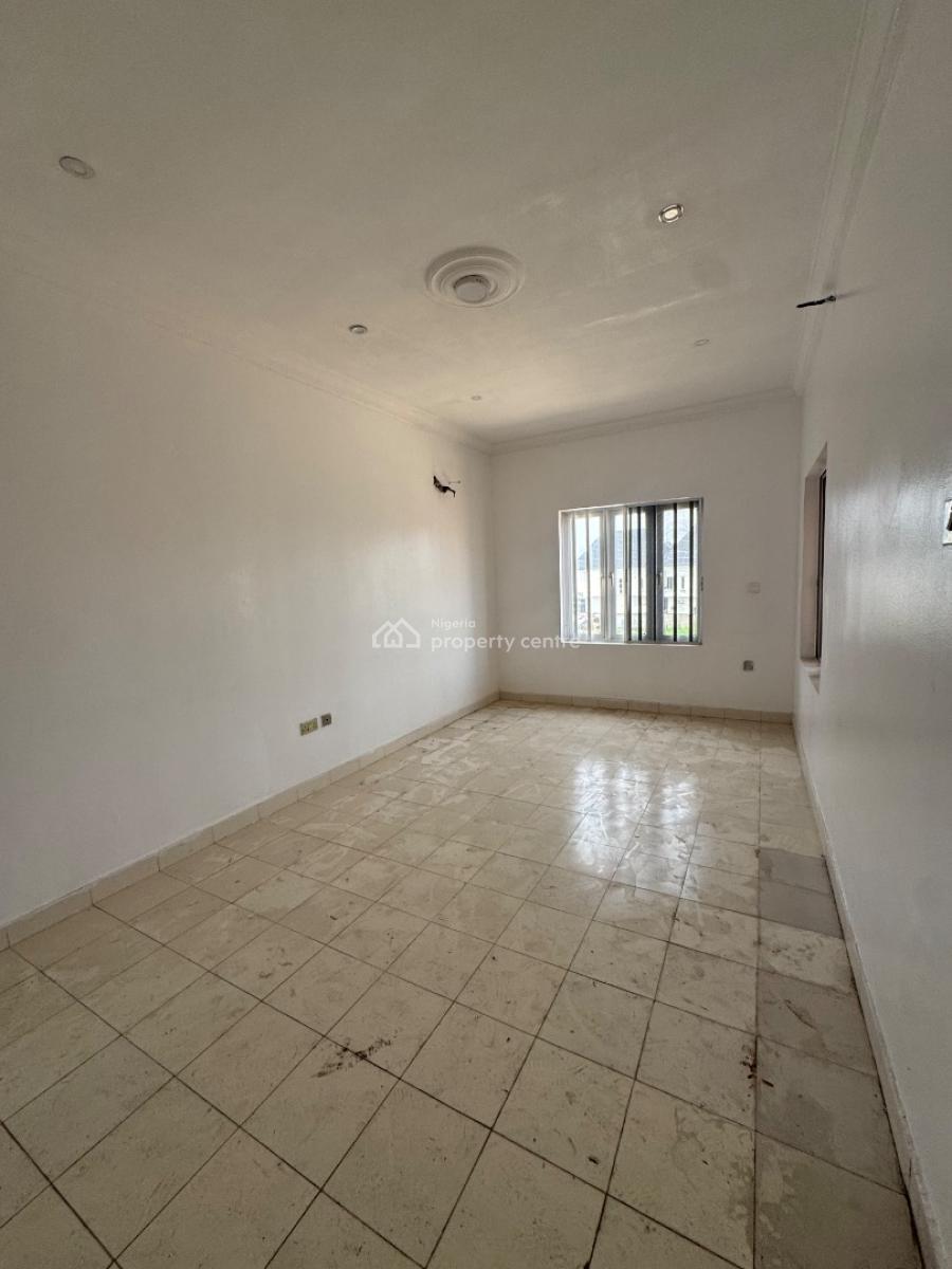 Well Maintained Four (4) Bedroom Terraced Duplex, Osapa, Lekki, Lagos, Terraced Duplex for Rent