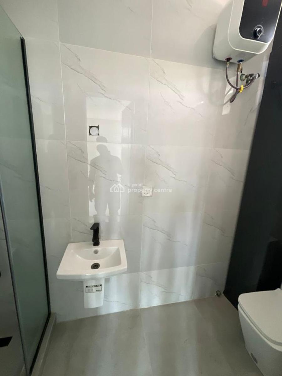 a Lovely & Fully  Serviced 3 Bedroom Apartment with a Room Bq, Lekki Phase 1, Lekki, Lagos, Flat / Apartment for Rent