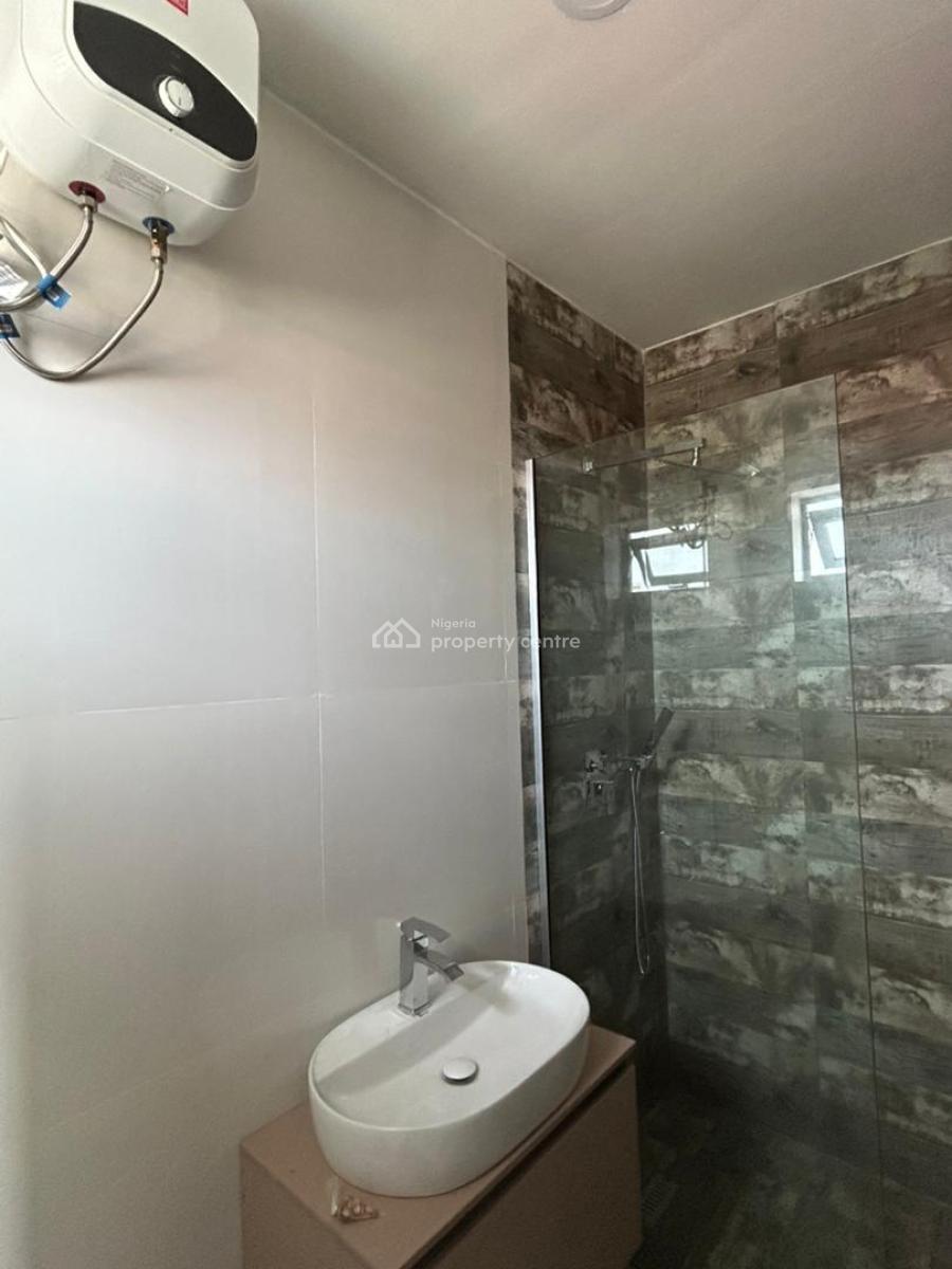 2 Bedroom Apartment with Bq Available, Lekki Phase 1, Lekki, Lagos, Flat / Apartment for Rent