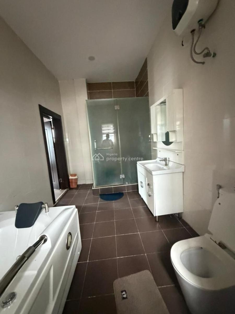 Well Spacious 3 Bedroom Apartment, Lekki Right, Lekki, Lagos, Flat / Apartment for Rent