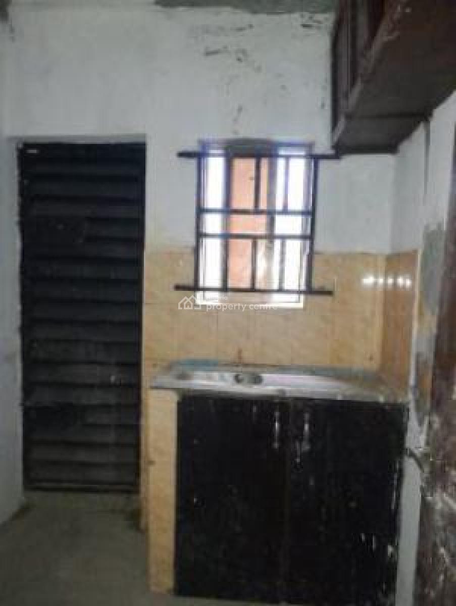 Block of 4 Flats, Off Bolaji Amugbo, Off Pedro,, Palmgrove, Shomolu, Lagos, Block of Flats for Sale