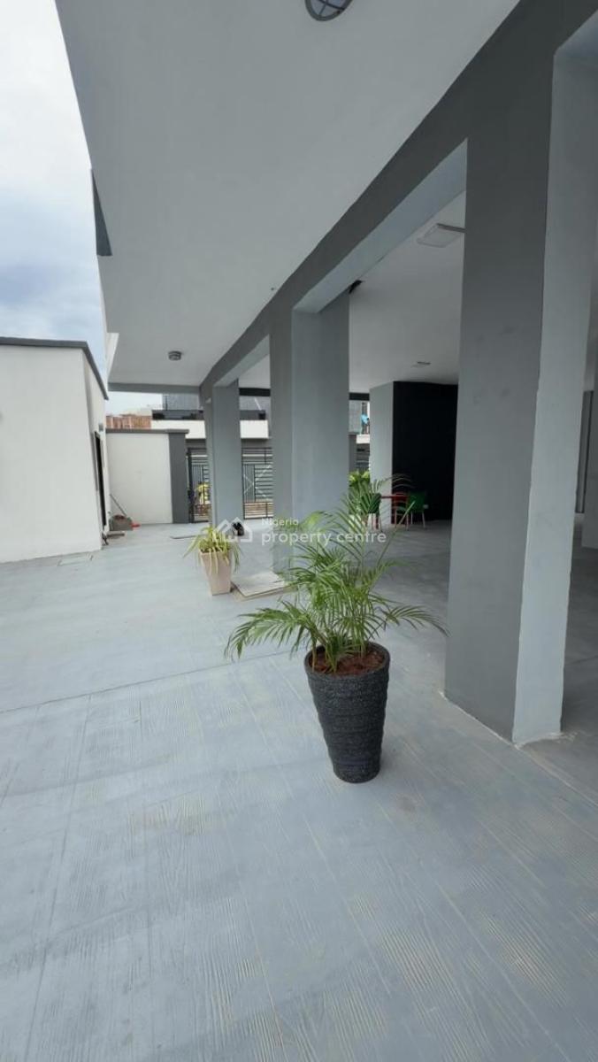 Spacious 4 Bedroom Apartment with Bq, Off Freedomway, Lekki, Lagos, Flat / Apartment for Sale