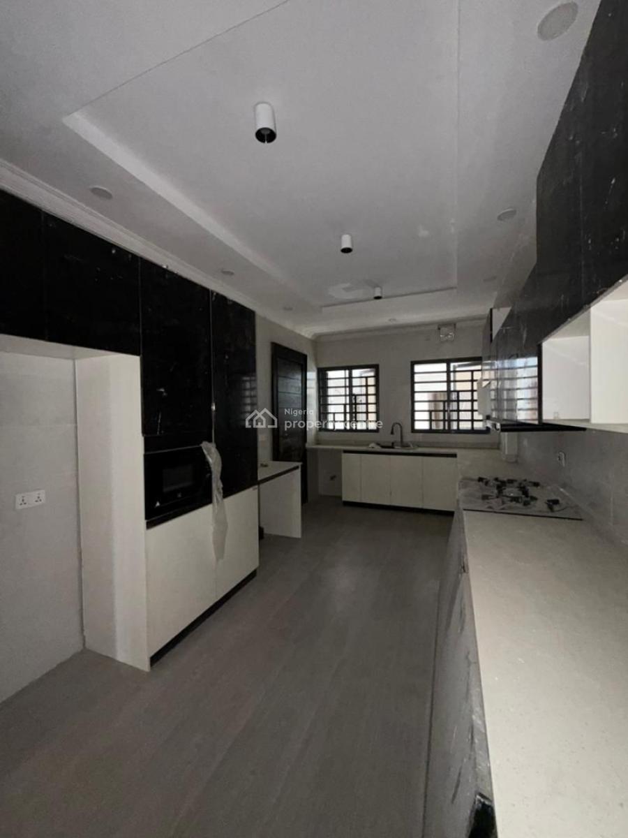 Spacious 4 Bedroom Apartment with Bq, Off Freedomway, Lekki, Lagos, Flat / Apartment for Sale