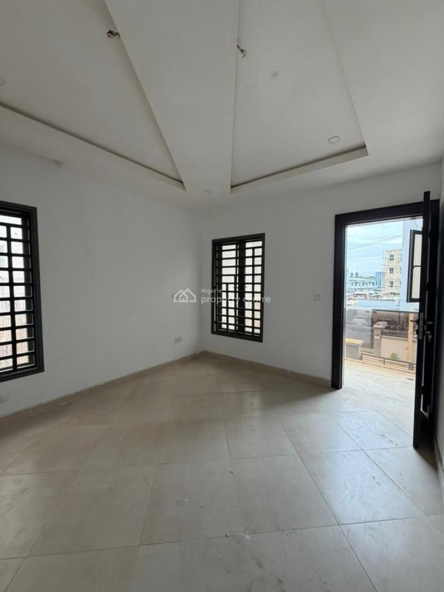 Spacious 4 Bedroom Apartment with Bq, Off Freedomway, Lekki, Lagos, Flat / Apartment for Sale