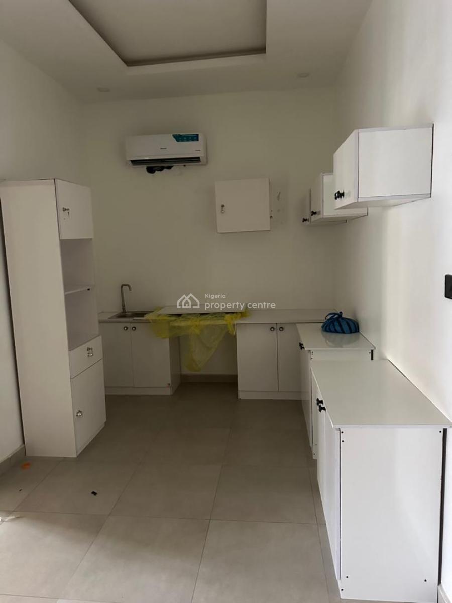 Spacious Room Upstairs at Dpkay Estate Orchid Road, Dpkay Estate Orchid Road, Lekki, Lagos, Flat / Apartment for Rent