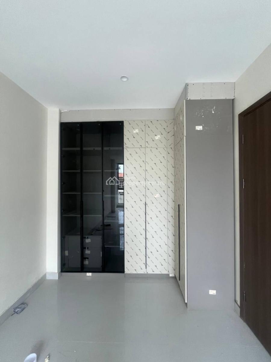 2 Bedroom Apartment, Lekki Phase 1, Lekki, Lagos, Flat / Apartment for Sale