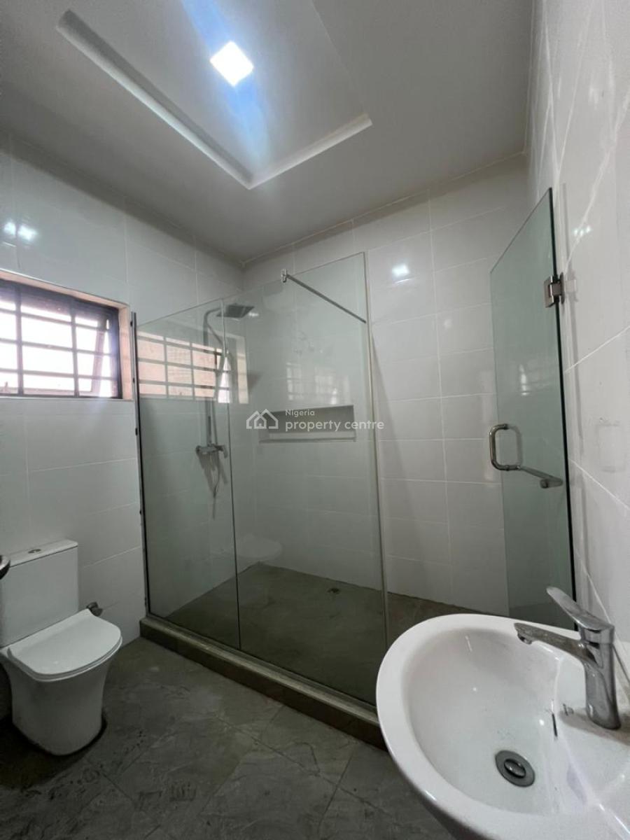 Fully Serviced Spacious Master Bedroom Shared Apartment, Lekki, Lagos, Flat / Apartment for Rent