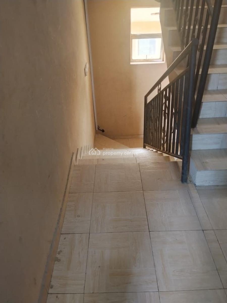 Well Maintained 2 Bedroom Apartment, Badore, Ajah, Lagos, Flat / Apartment for Rent