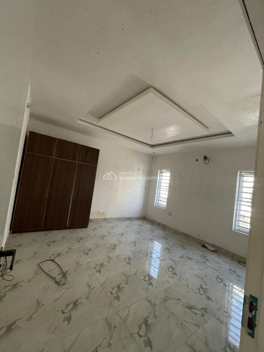 Spacious 2 Bedroom Apartment with a Bq, Off Mobil Road Ilaje, Ajah, Lagos, Flat / Apartment for Rent
