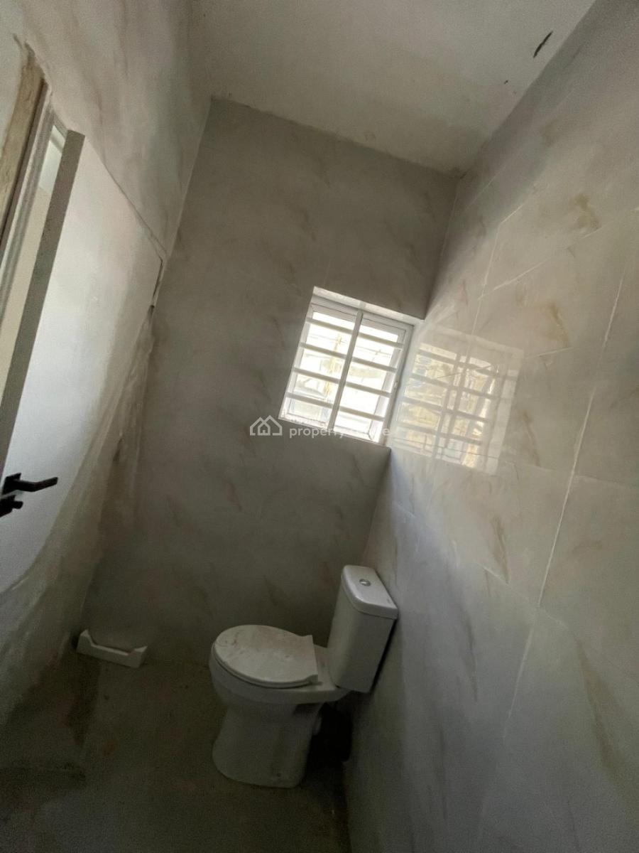Spacious 2 Bedroom Apartment with a Bq, Off Mobil Road Ilaje, Ajah, Lagos, Flat / Apartment for Rent