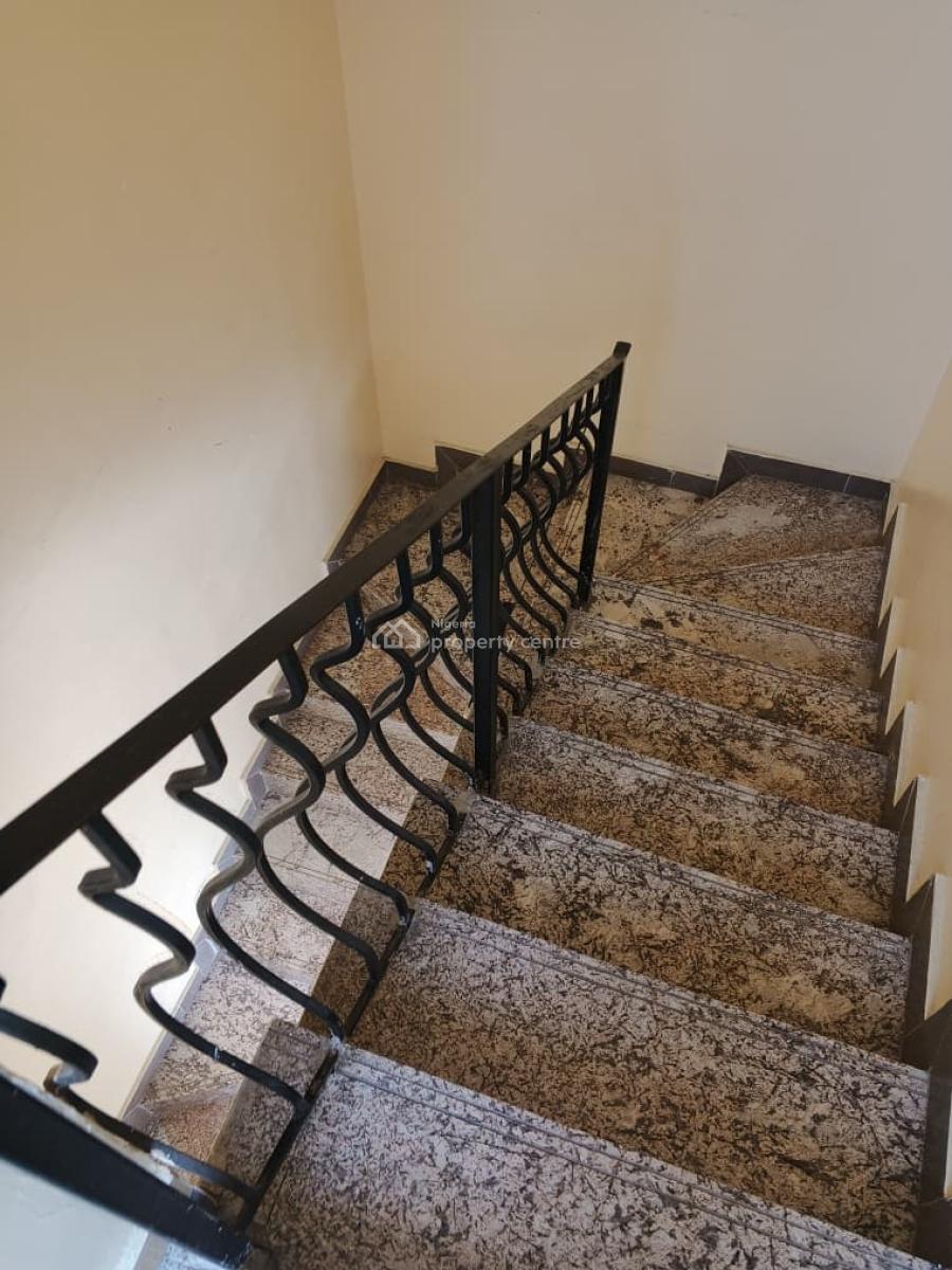 3 Bedrooms Upstairs Flat Only 3 in a Compound Fully Fitted, Lekki Phase 1, Lekki, Lagos, Flat / Apartment for Rent