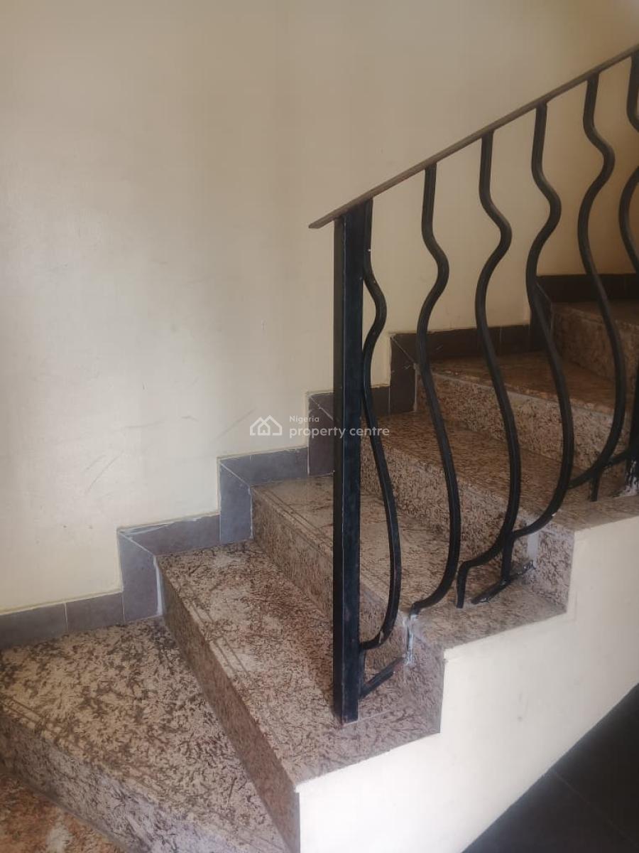 3 Bedrooms Upstairs Flat Only 3 in a Compound Fully Fitted, Lekki Phase 1, Lekki, Lagos, Flat / Apartment for Rent