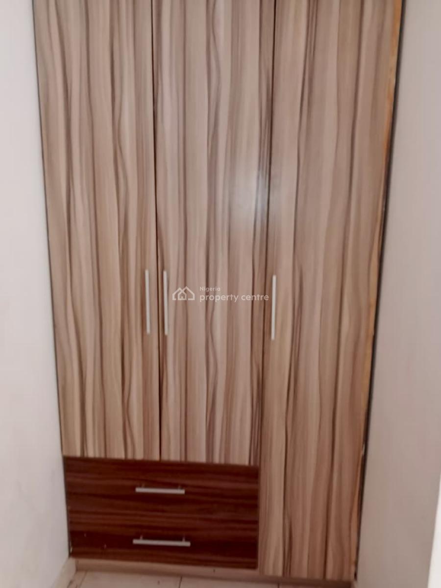 3 Bedrooms Upstairs Flat Only 3 in a Compound Fully Fitted, Lekki Phase 1, Lekki, Lagos, Flat / Apartment for Rent