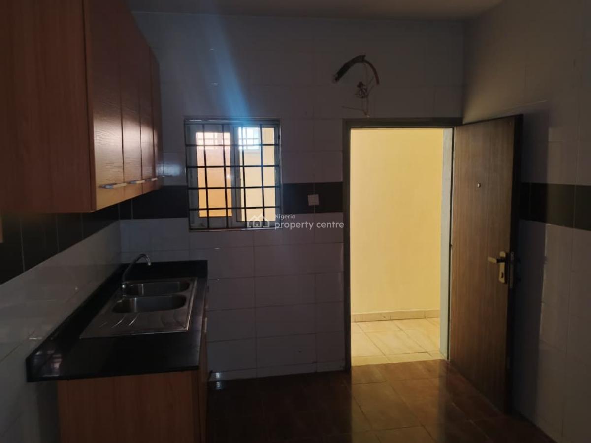 3 Bedrooms Upstairs Flat Only 3 in a Compound Fully Fitted, Lekki Phase 1, Lekki, Lagos, Flat / Apartment for Rent