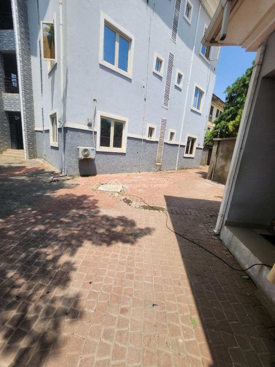 4unit of 2bedroom & 4unit of 1bedroom,1000sqm,cofo,, Garki Area3, Garki, Abuja, Block of Flats for Sale