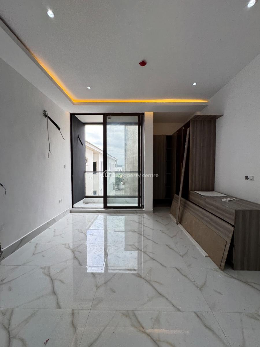Contemporary 3 Bedroom Apartment, Off Admiralty Way, Lekki Phase 1, Lekki, Lagos, Flat / Apartment for Sale