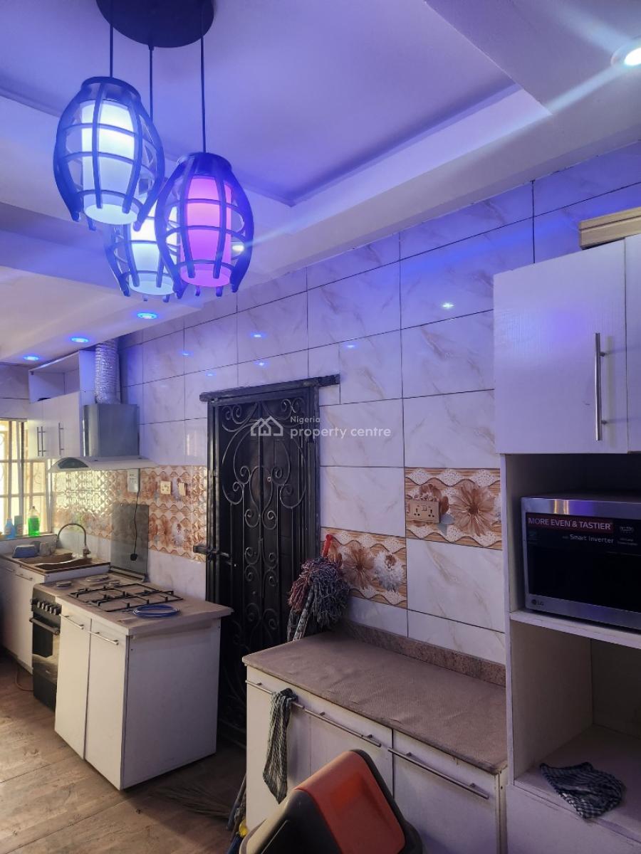 Strategic 3 Bedroom Duplex with 3 Flats, Behind Sunshine School Near Akala Express, Ibadan, Oyo, House for Sale