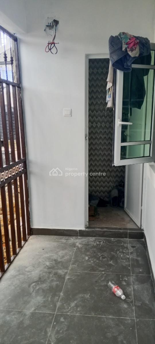 Tastefully Finish 2 Bedroom Flat with Excellent Facilities, Eneka Road, Rumuduru, Port Harcourt, Rivers, Flat / Apartment for Rent