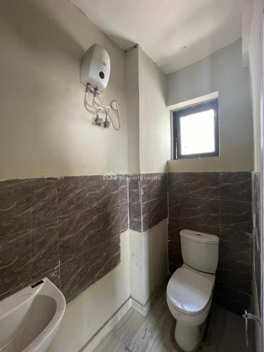 Beautifully Constructed 3 Bedroom Apartment, Generously Sized Living Area,high-speed Fibre Network, Private Bath, Surulere, Lagos, Flat / Apartment for Sale