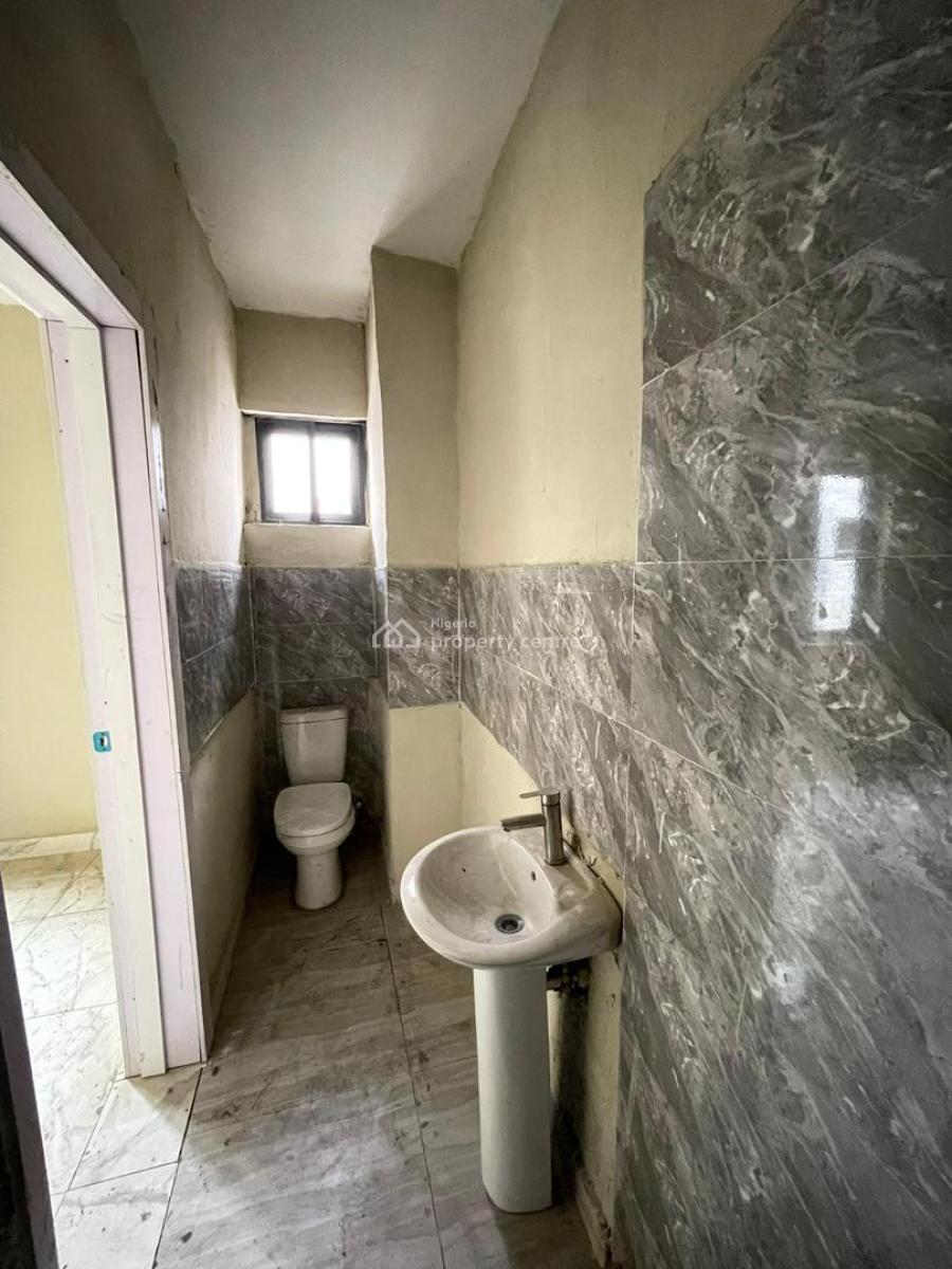 Beautifully Constructed 3 Bedroom Apartment, Generously Sized Living Area,high-speed Fibre Network, Private Bath, Surulere, Lagos, Flat / Apartment for Sale