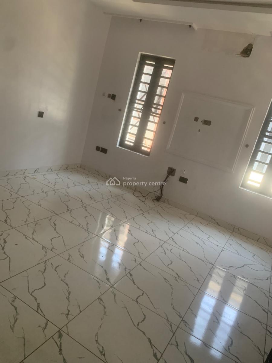 Spacious Master Bedroom, Chevron, Lekki, Lagos, Flat / Apartment for Rent