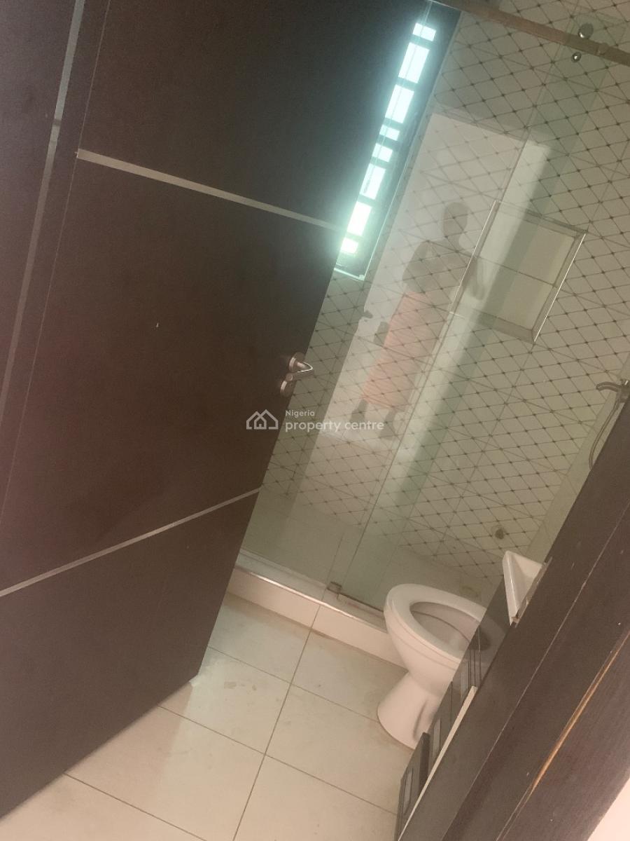 Spacious Master Bedroom, Chevron, Lekki, Lagos, Flat / Apartment for Rent