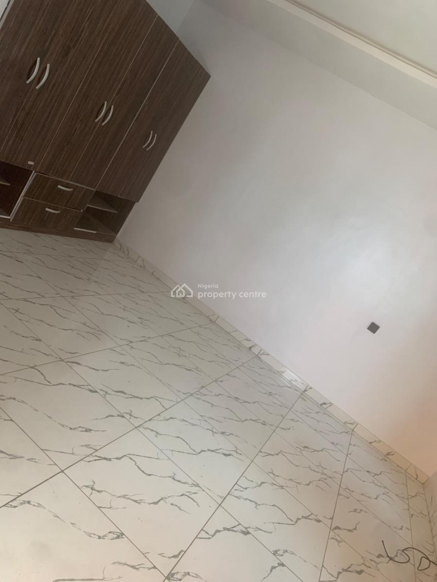 Spacious Master Bedroom, Chevron, Lekki, Lagos, Flat / Apartment for Rent