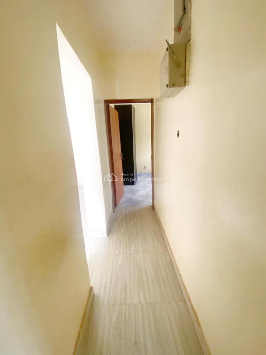 a Well Maintained 2 Bedroom Apartment in a Secured Neighborhood, Olowoora Via Omole Phase2 Berger Lagos, Olowora, Magodo, Lagos, Flat / Apartment for Rent