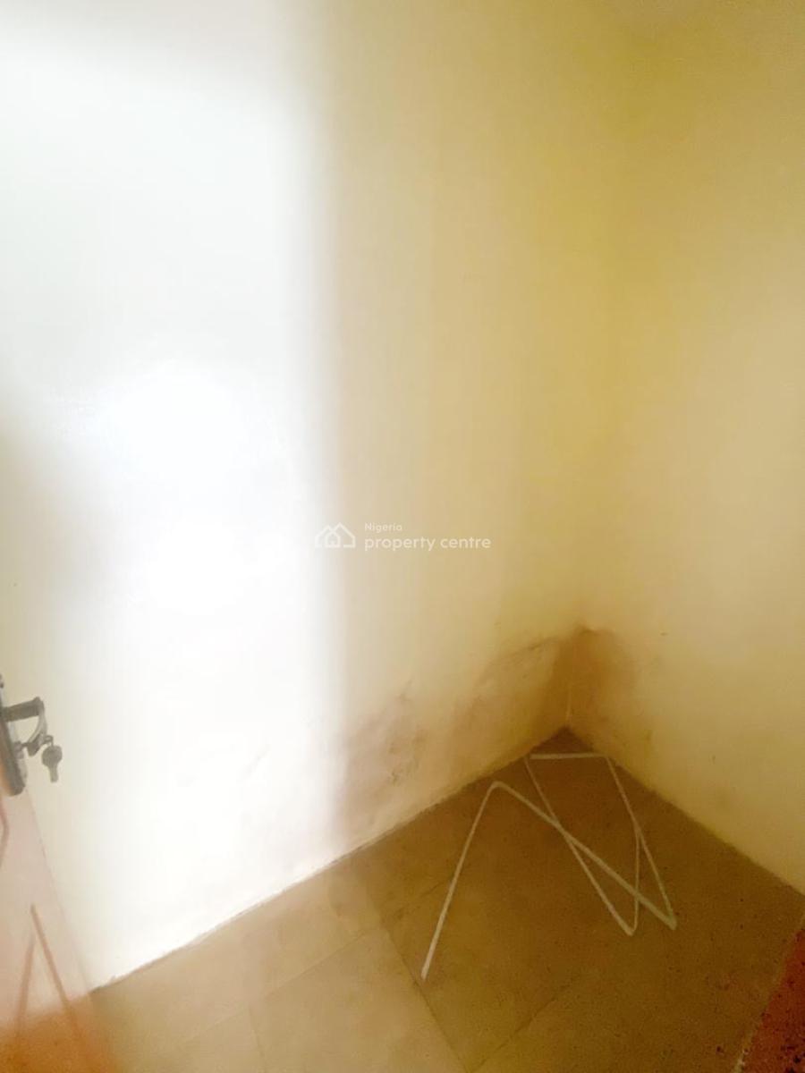 a Well Maintained 2 Bedroom Apartment in a Secured Neighborhood, Olowoora Via Omole Phase2 Berger Lagos, Olowora, Magodo, Lagos, Flat / Apartment for Rent