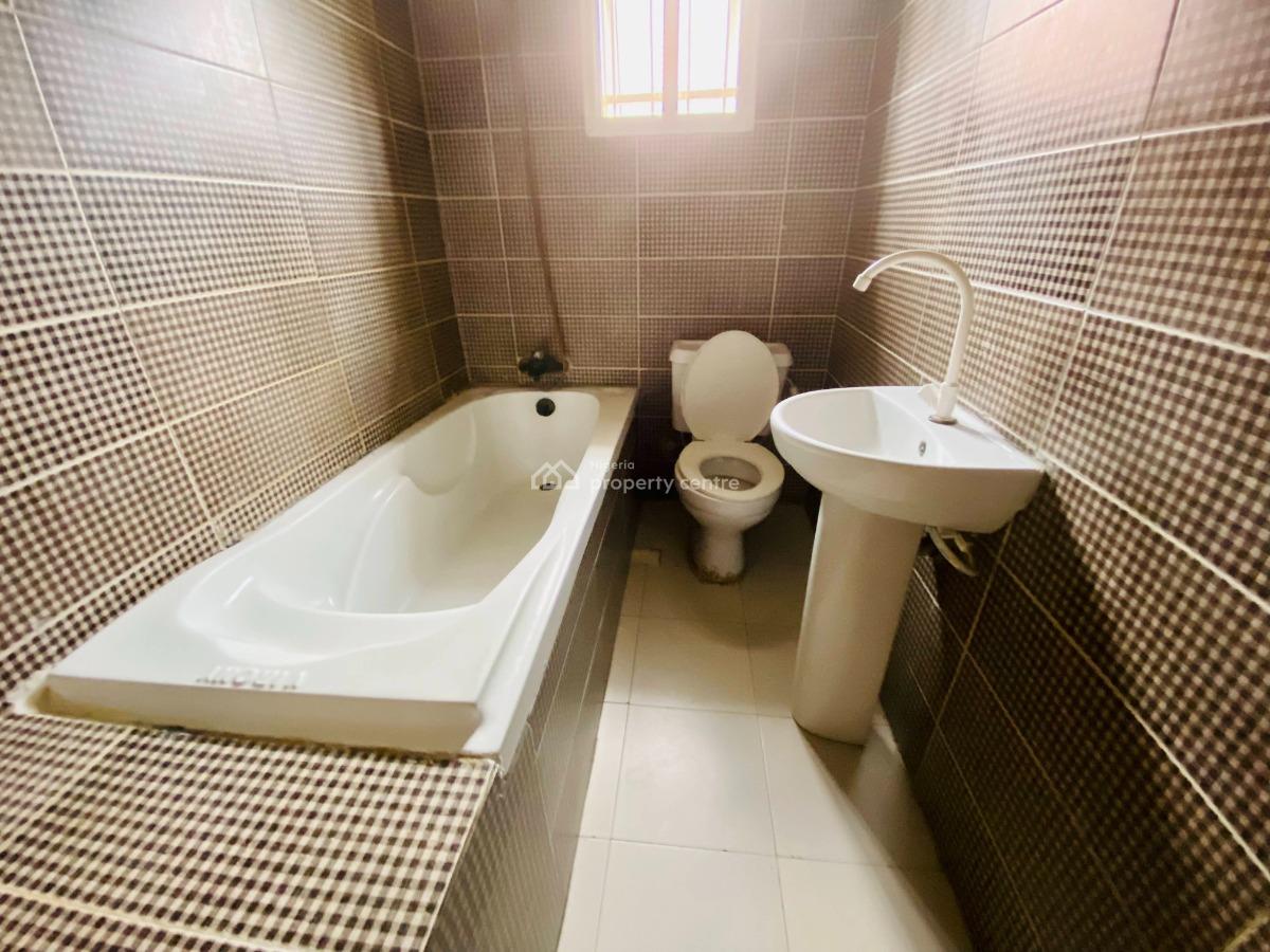 3 Bedroom Flat, Off Adewunmi Adebimpe Drive, Lekki Phase 1, Lekki, Lagos, Flat / Apartment for Rent