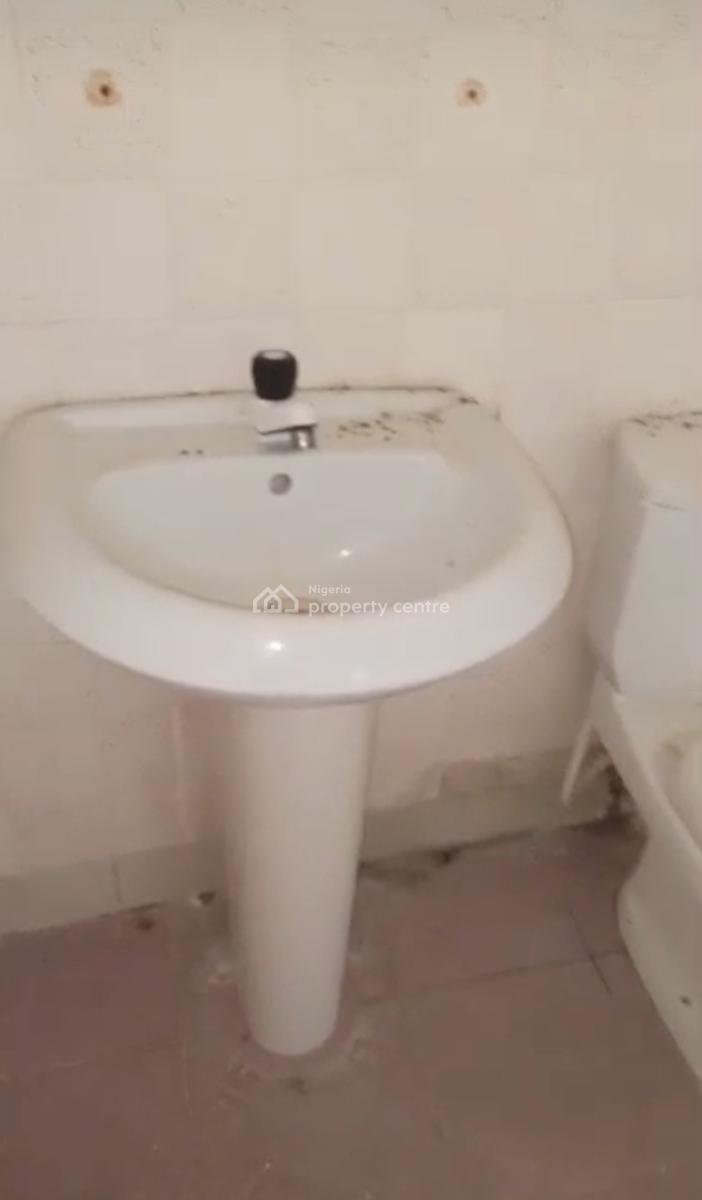 Lovely 3bedroom Flat Ground Floor Readily Available for Urgent Uptake., Secured Place, Ologolo, Lekki, Lagos, Flat / Apartment for Rent