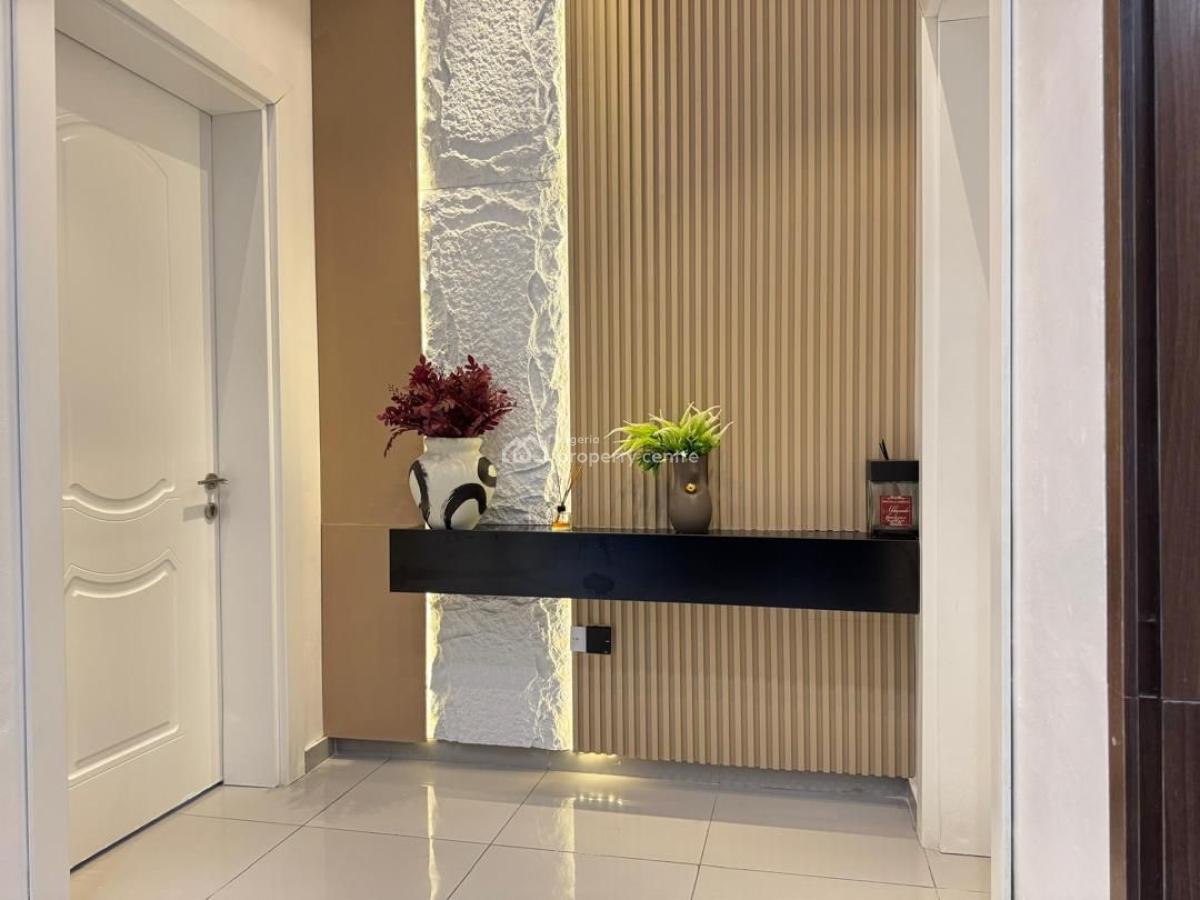 Fully Furnished Waterfront Pent Floor 2 Bedroom Available, Off Admiralty, Lekki Phase 1, Lekki, Lagos, Flat / Apartment for Rent