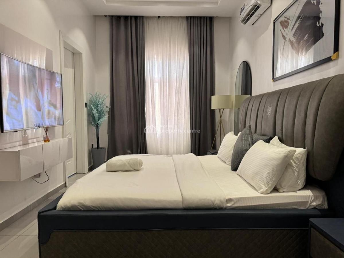 Fully Furnished Waterfront Pent Floor 2 Bedroom Available, Off Admiralty, Lekki Phase 1, Lekki, Lagos, Flat / Apartment for Rent