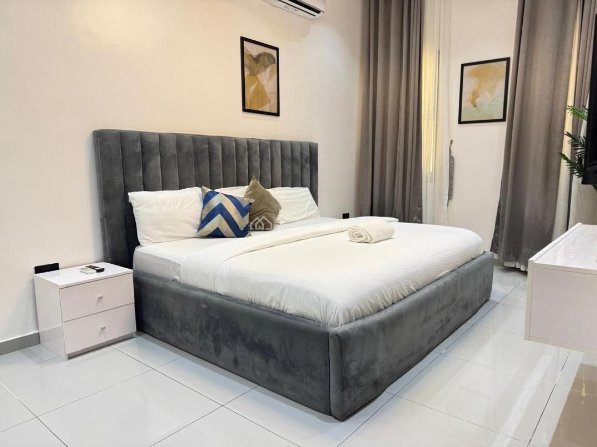 Fully Furnished Waterfront Pent Floor 2 Bedroom Available, Off Admiralty, Lekki Phase 1, Lekki, Lagos, Flat / Apartment for Rent