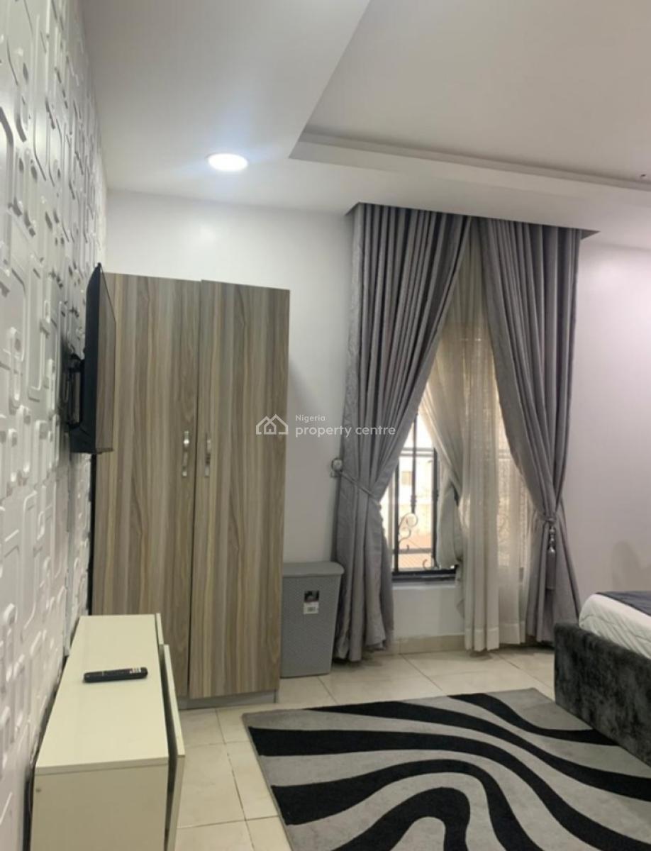 Furnished 2 Bedroom with Pool,gym, Lounge & 24hr Power, Lekki Phase 1, Lekki, Lagos, Flat / Apartment for Rent