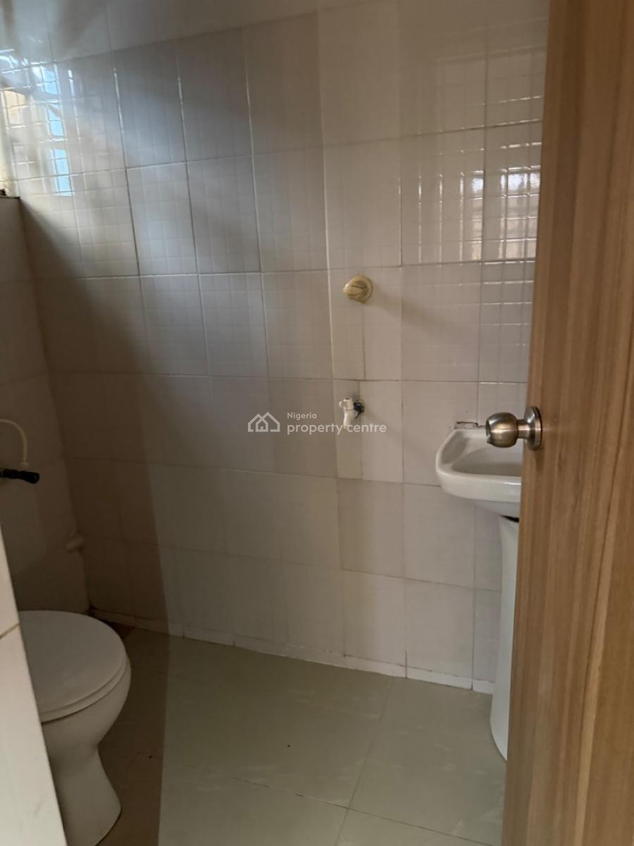 Beautiful 3 Bedroom Flat, Oriwu Street By Petrocam  Lekki Right, Lekki, Lagos, Flat / Apartment for Rent
