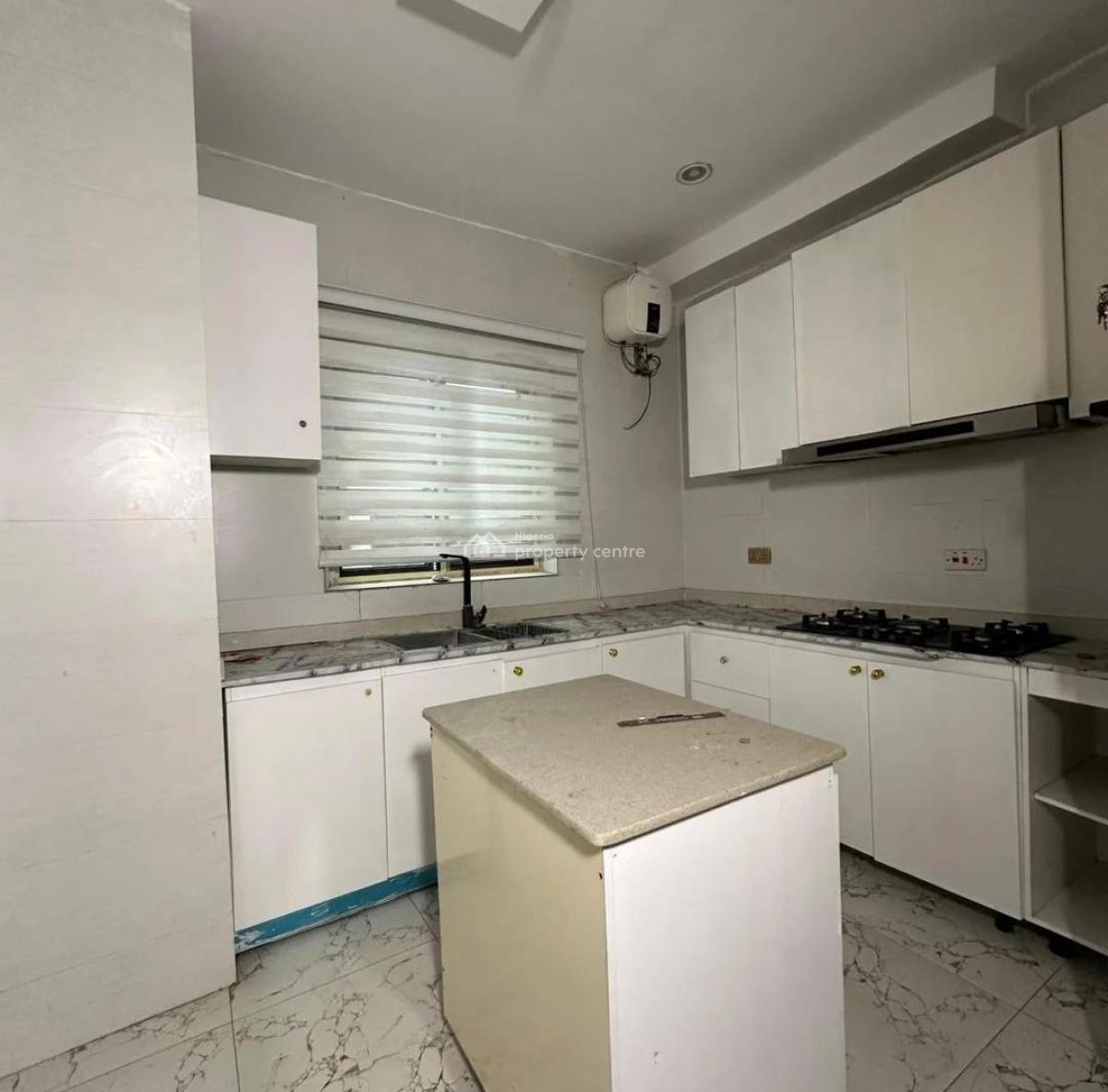 Lovely Distressed Serviced 2 Bedroom Flat, Ikate Elegushi, Lekki, Lagos, Flat / Apartment for Sale